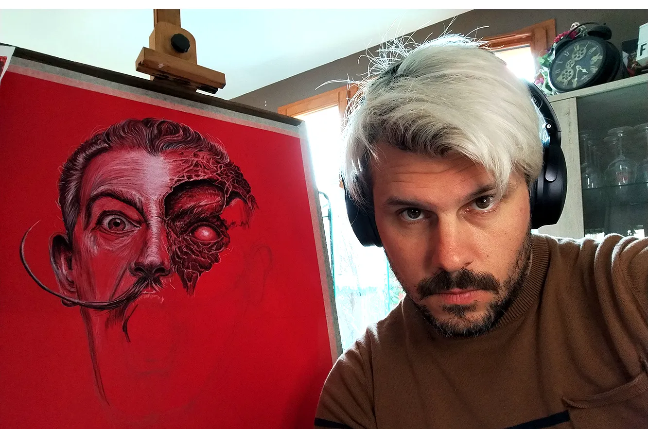 Jérémy Morin devant une œuvre surréaliste en cours inspirée de Salvador Dalí, portrait organique rouge et noir centré sur le regard