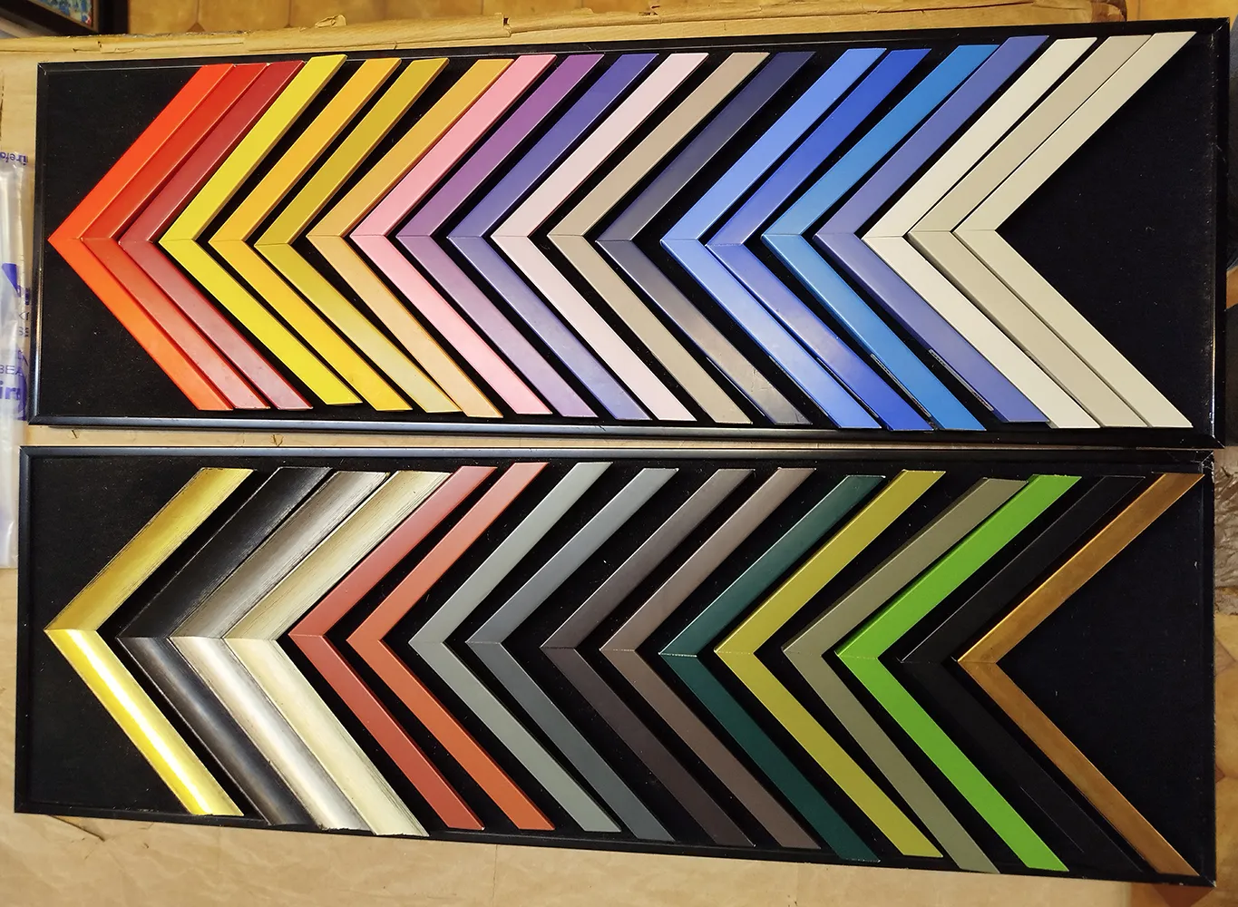 Exemples de cadres de différentes couleurs pour mettre en valeur une œuvre artistique